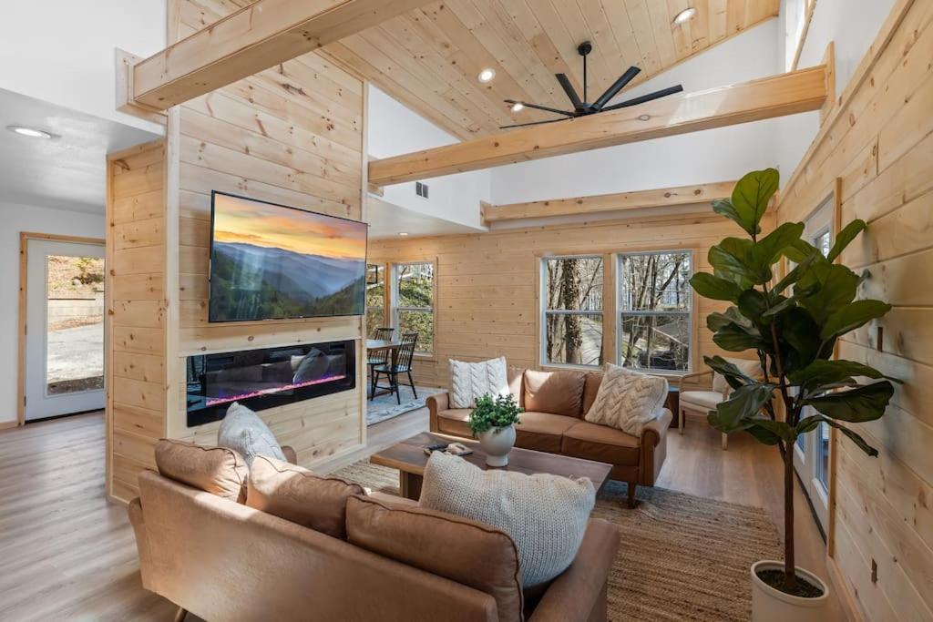 New! Modern Cabin With Two Decks, Bar & Game Room! Gatlinburg Exterior foto